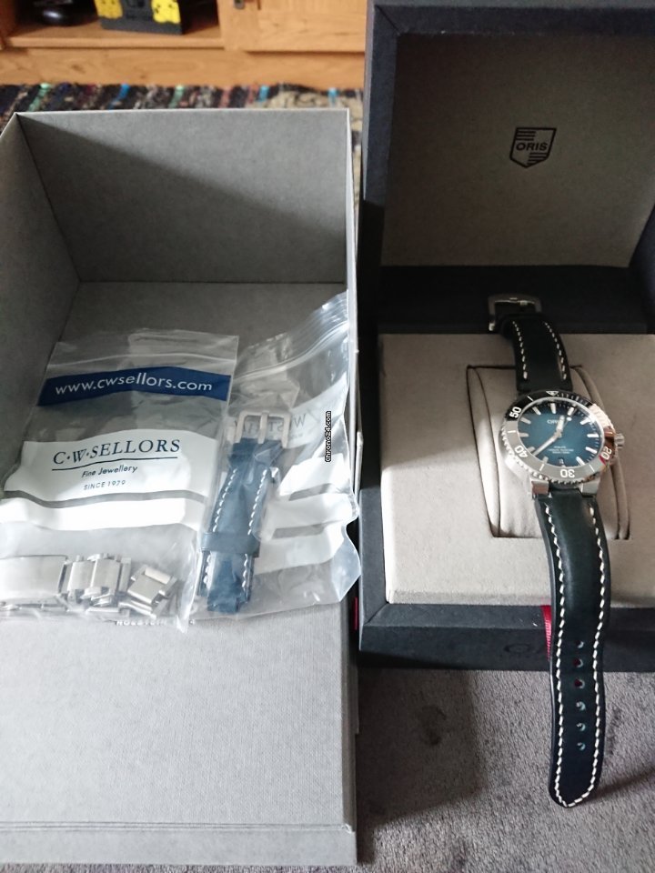 Oris Aquis Date Mens watch Unisex Automatic Steel 01 733 7732 4155-07 8 21 05PEB 7