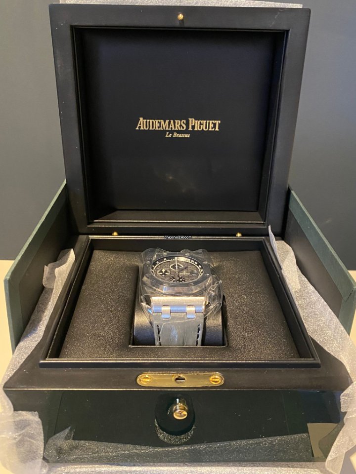 Audemars Piguet Royal Oak Offshore Chronograph Mens watch Unisex Automatic Steel 26470ST.OO.A104CR.01 7