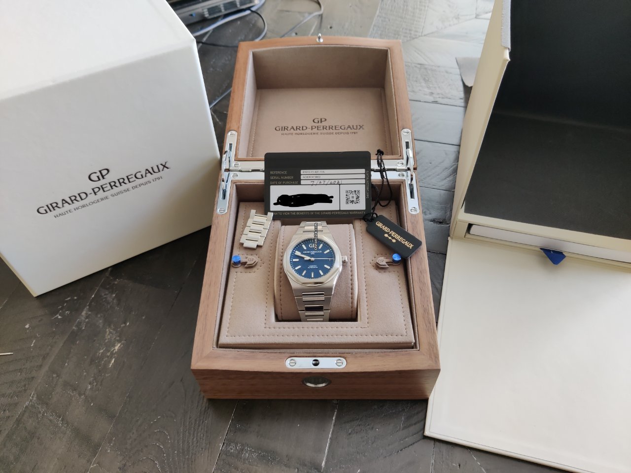 Girard Perregaux Laureato Mens watch Unisex Automatic Steel 81010-11-431-11A 7