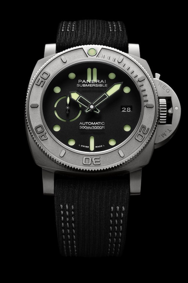 Panerai Luminor Submersible Mens watch Unisex Automatic Titanium PAM 00984