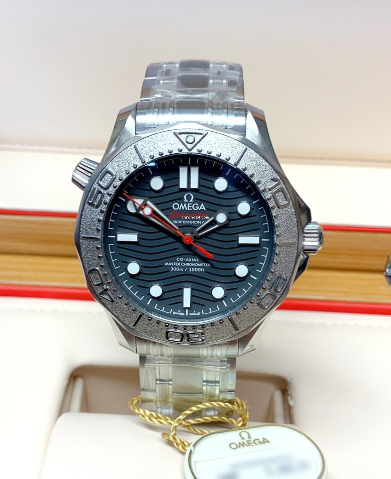 Omega Seamaster Diver 300 M Mens watch Unisex Automatic Steel 210.30.42.20.01.002