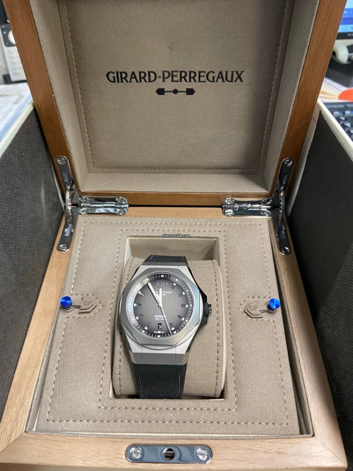 Girard Perregaux Laureato Mens watch Unisex Automatic Titanium 81070-21-001-FB6A