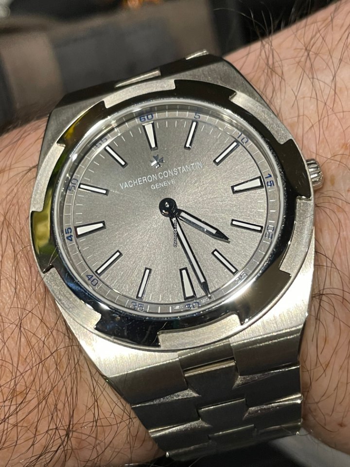 Vacheron Constantin Overseas Mens watch Unisex Automatic White gold 2000V 120G-B122