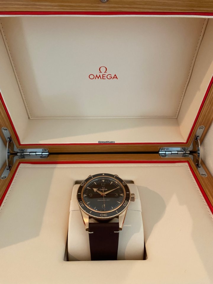 Omega Seamaster 300 Mens watch Unisex Automatic Bronze 234.92.41.21.10.001