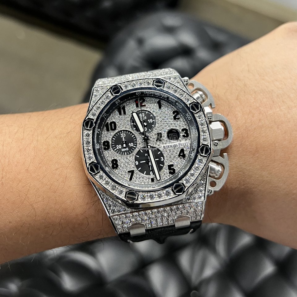Audemars Piguet Royal Oak Offshore Chronograph Mens watch Unisex Automatic White gold 26215.BC.ZZ.A101CR.01