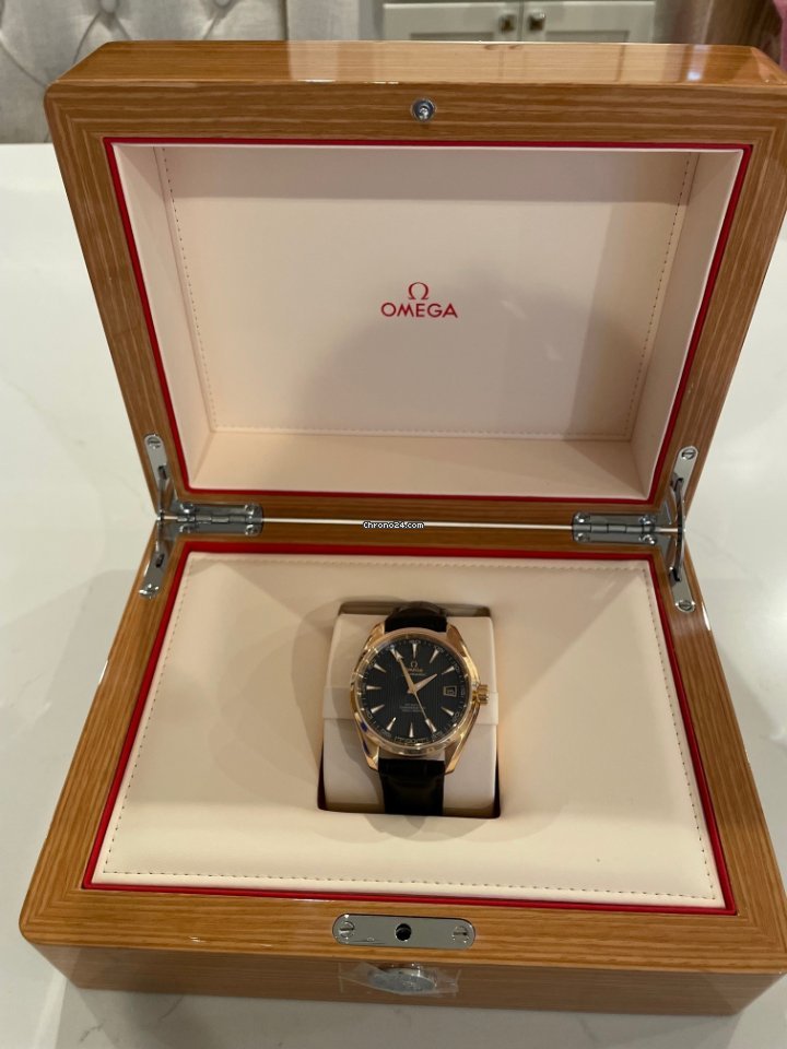 Omega Seamaster Aqua Terra Mens watch Unisex Automatic Rose gold 231.53.42.21.06.001