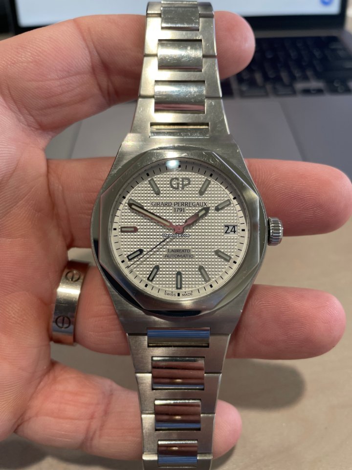 Girard Perregaux Laureato Mens watch Unisex Automatic Steel 81010-11-131-11A