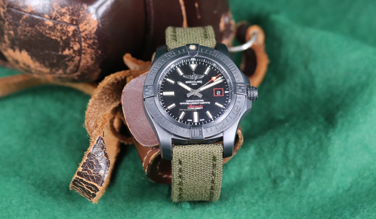 Breitling Avenger Blackbird 44 Automatic Titanium V1731110  BD74