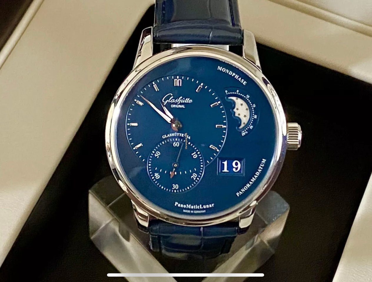 Glashtte Original PanoMaticLunar Mens watch Unisex Automatic Steel 1-90-02-46-32-30