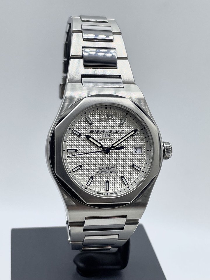 Girard Perregaux Laureato Mens watch Unisex Automatic Steel 81005-11-131-11A