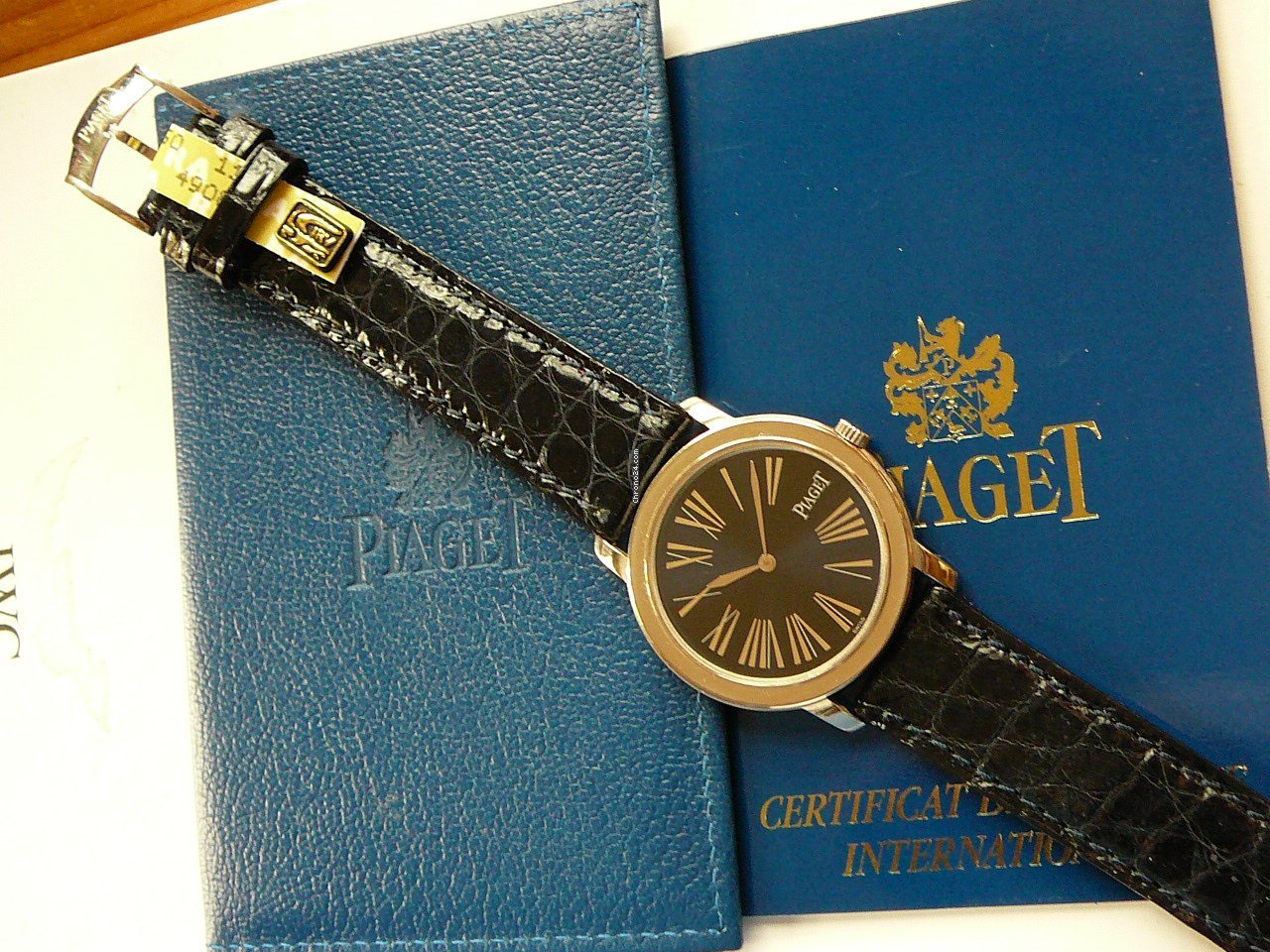 Piaget Altiplano Mens watch Unisex Quartz White gold GAO24052