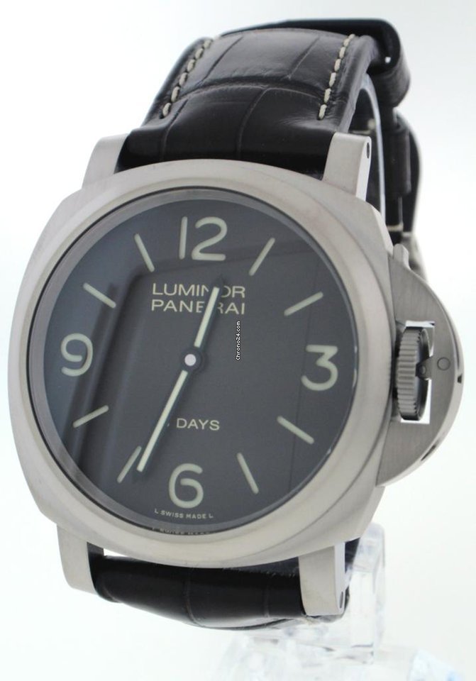 Panerai Luminor Base 8 Days Mens watch Unisex Manual winding Titanium PAM0562